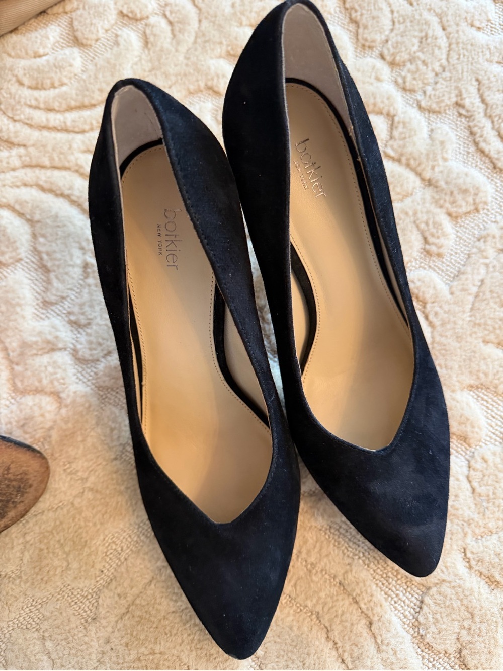 Botkier Black Suede Pointed-Toe Pumps.Like new! Classic,size 9